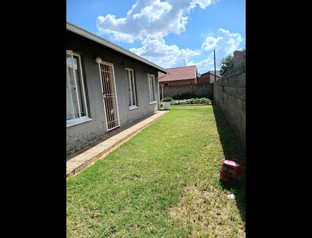 3 BEDROOM HOUSE FOR SALE IN PROTEA GLEN